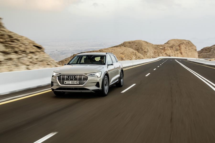  Audi e-tron 55 Quattro 2019 года  (WW) (фото 323 из 452)